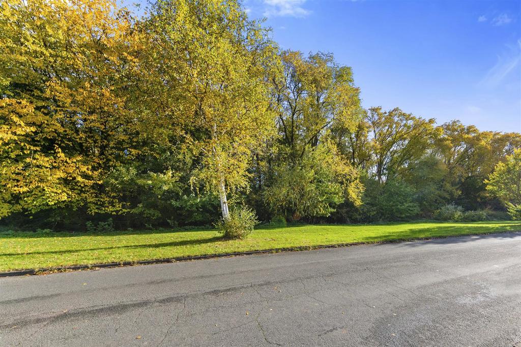 Cheyne Walk, Kettering NN15 3 bed semidetached house £250,000