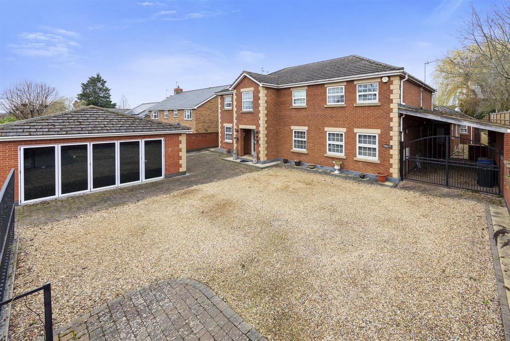 Barton Road, Barton Seagrave NN15 6 bed detached house for sale £980,000