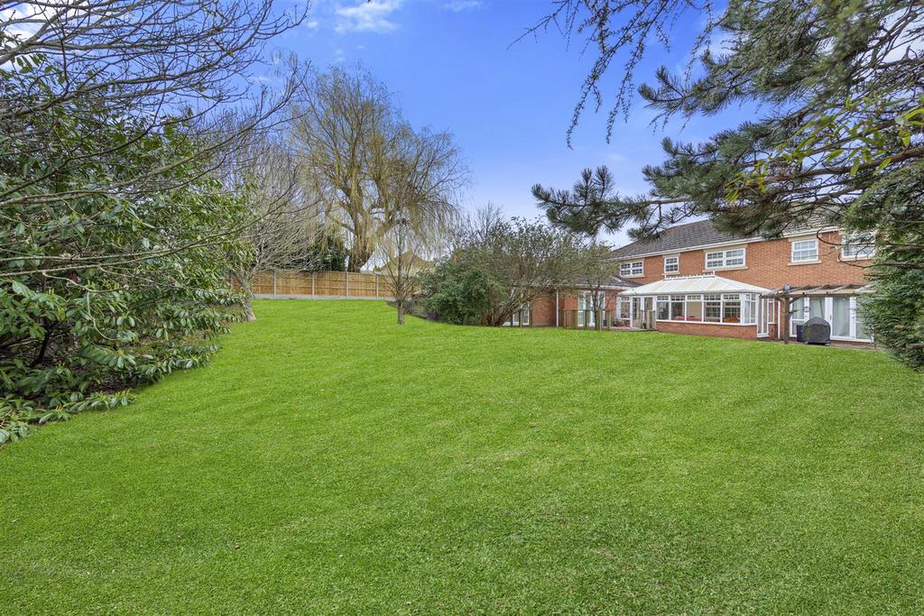 Barton Road, Barton Seagrave NN15 6 bed detached house for sale £980,000