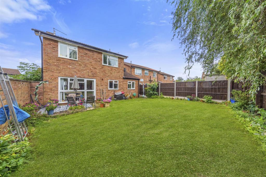 Meacham Close, Broughton NN14 4 bed detached house for sale £294,000