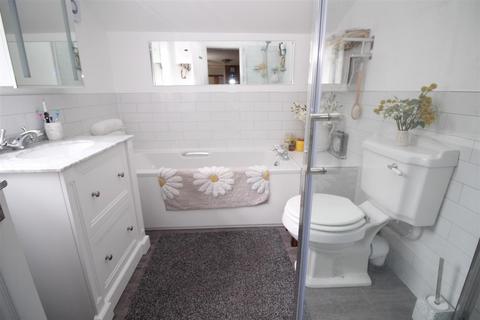 28 Albany Road, Crawley, RH11 7BZ
