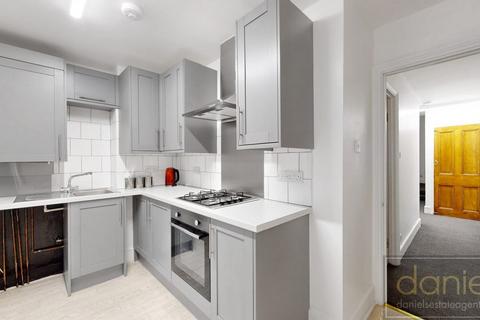 2 bedroom ground floor flat for sale, Leghorn Road, Kensal Green, NW10