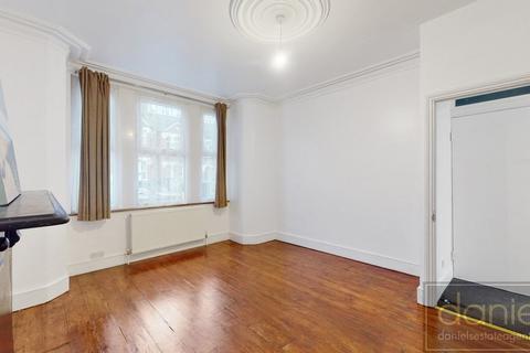 2 bedroom ground floor flat for sale, Leghorn Road, Kensal Green, NW10