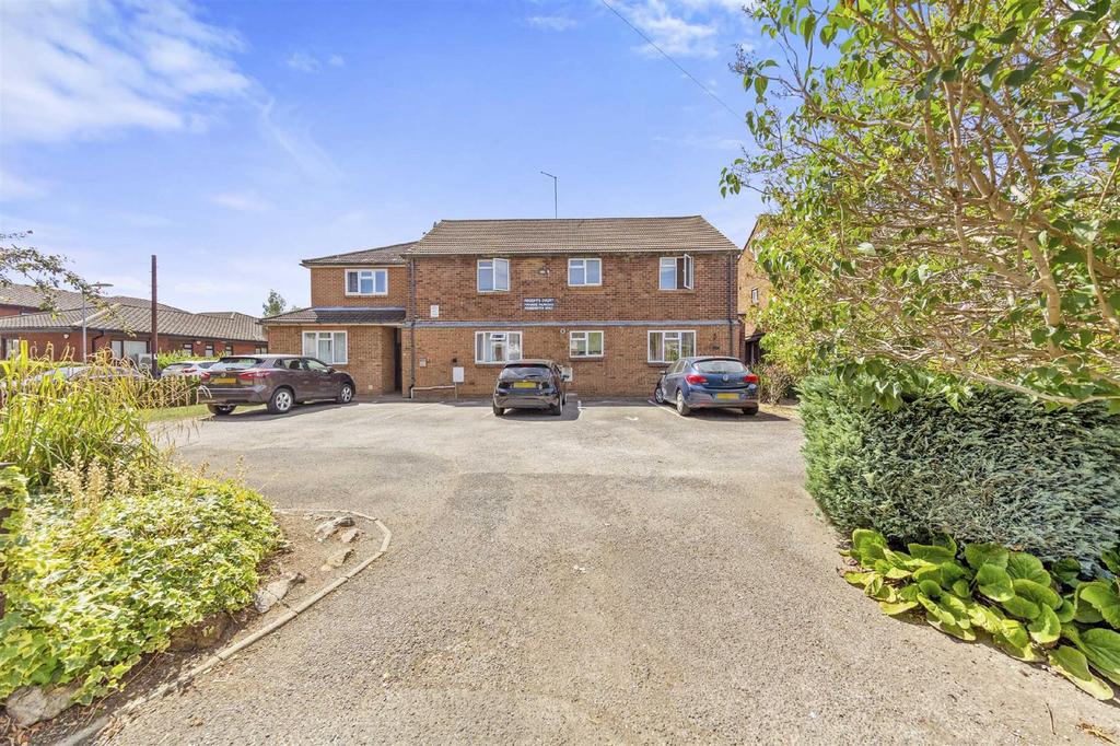 52 Regents Court, Kettering NN15 1 bed apartment for sale £85,000