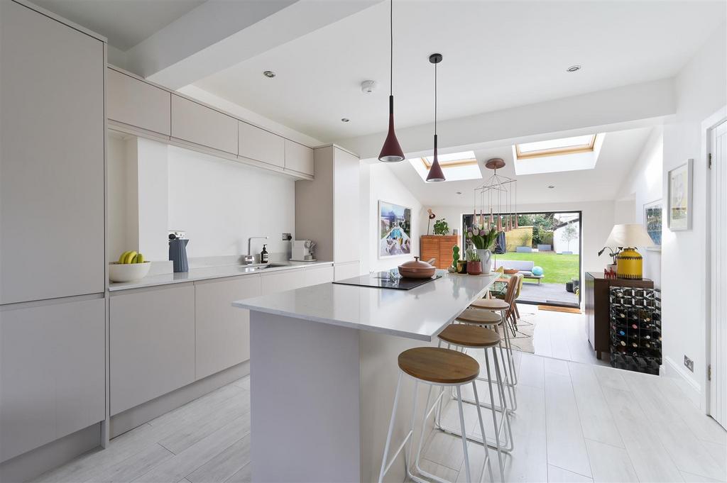 Salisbury Road, Banstead 4 bed semidetached house for sale £780,000
