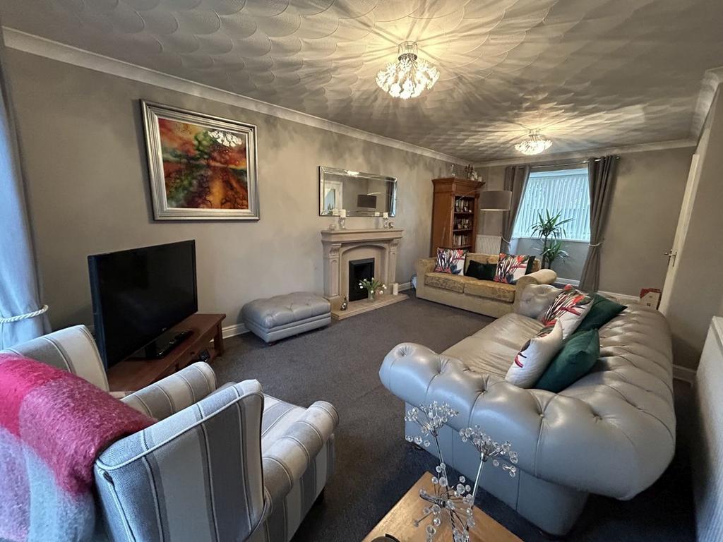 Beacons Park, Brecon, LD3 4 bed detached house for sale £450,000