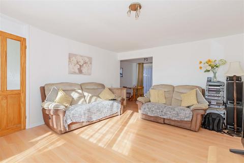 3 bedroom end of terrace house for sale, Taw Close, Worthing