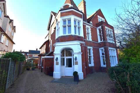 2 bedroom apartment for sale, Cliff Avenue, Cromer