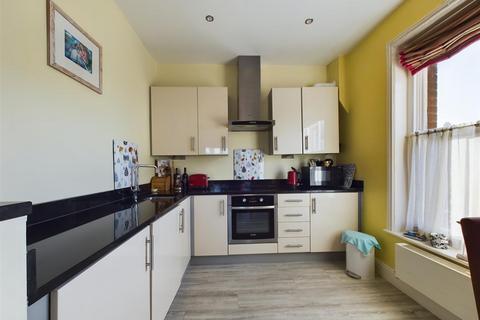 2 bedroom apartment for sale, Cliff Avenue, Cromer