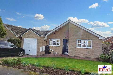 2 bedroom detached bungalow for sale - Harmby Close, Skellow,