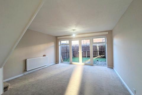 3 bedroom end of terrace house to rent, Marriott Close, Feltham, TW14