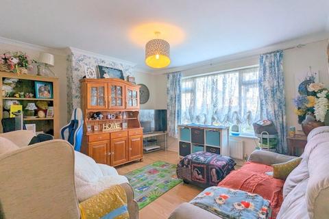 2 bedroom maisonette for sale, Oak Way, Feltham, TW14