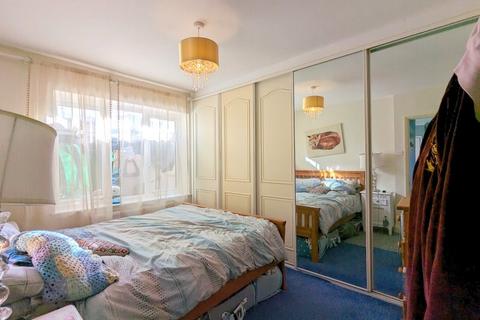 39 Oak Way, Feltham, TW14 8AT