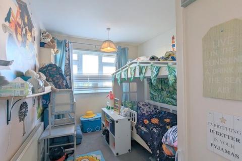 39 Oak Way, Feltham, TW14 8AT