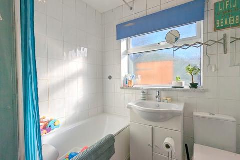 39 Oak Way, Feltham, TW14 8AT