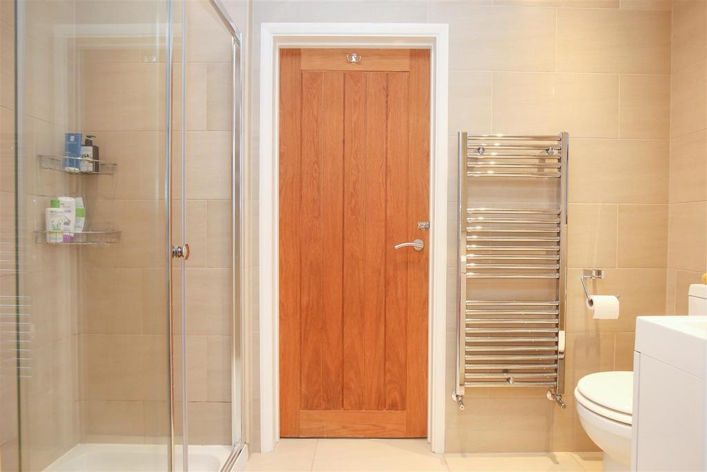 Jack and Jill En-suite