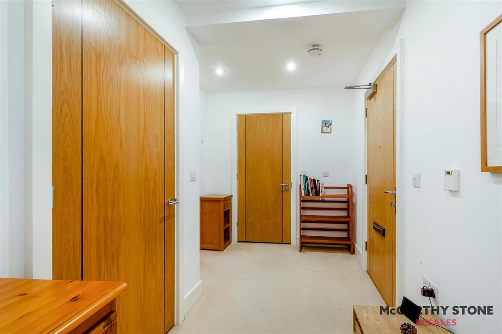 8585174-interior09.jpg