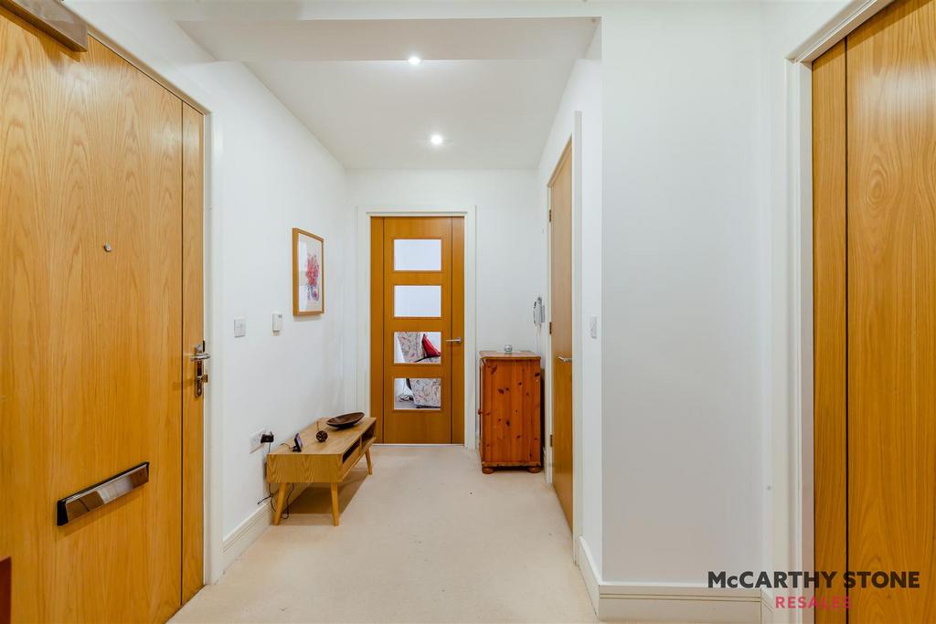 8585174-interior08.jpg