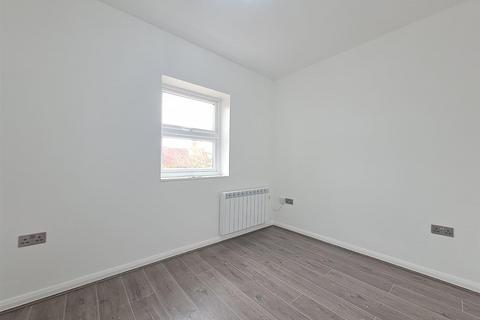 2 bedroom flat to rent - Laburnham Road, Maidenhead
