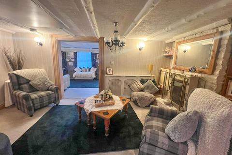5 bedroom cottage for sale, New Road, Blakeney GL15