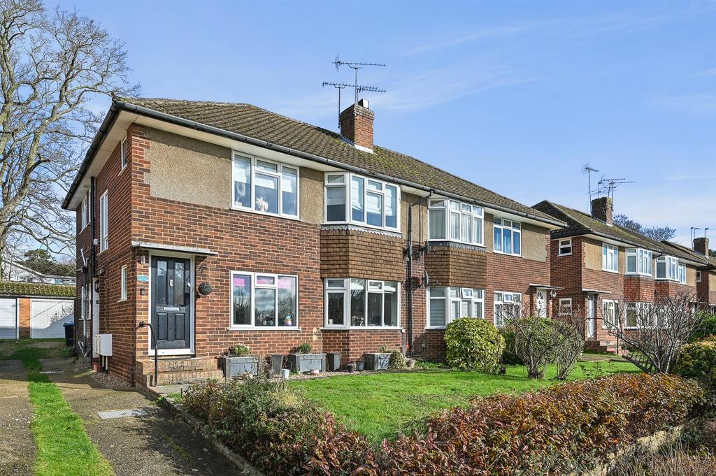 Pennylets Green, Stoke Poges, SL0 2 bed flat for sale £325,000