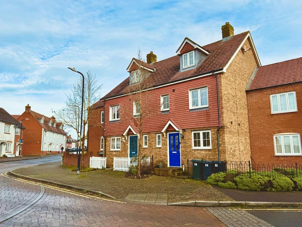 Violet Way, Kingsnorth, Ashford 3 bed townhouse for sale £350,000