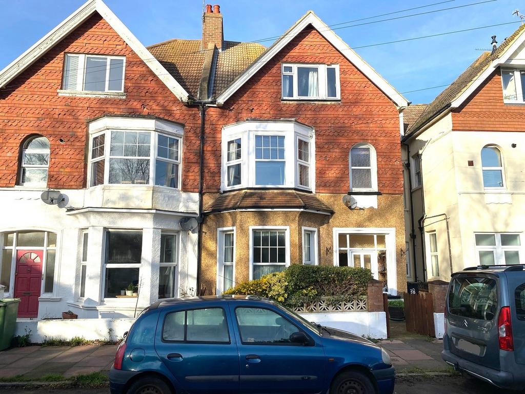 Wickham Avenue, BexhillonSea, TN39 6 bed terraced house for sale £