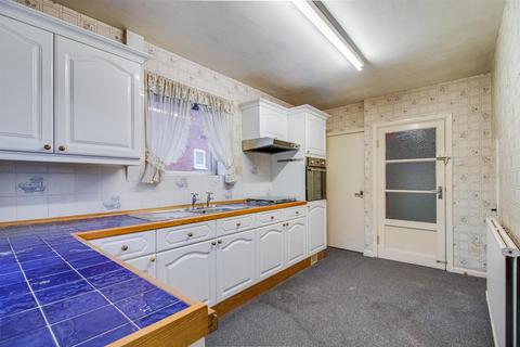 3 bedroom semi-detached house for sale - Radcliffe Road, Wakefield WF2