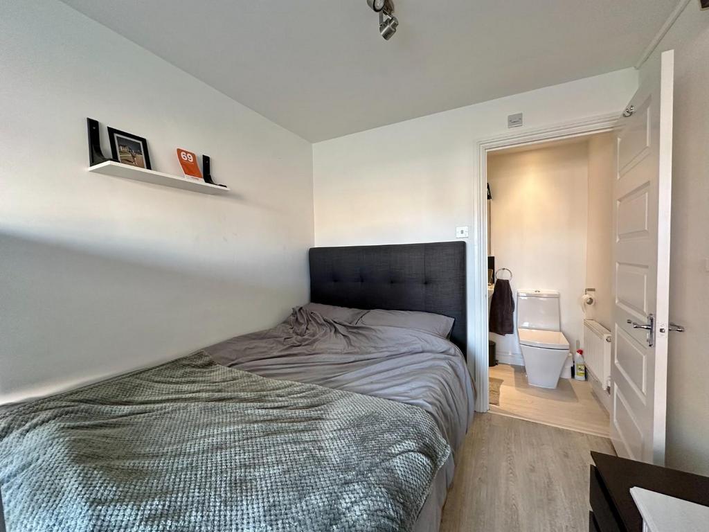 Bedroom 5.jpg