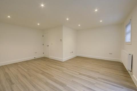 3 bedroom property to rent, Belmont Park Close, Hither Green, London, SE13