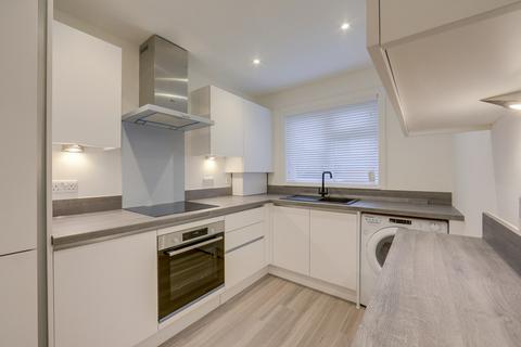 3 bedroom property to rent, Belmont Park Close, Hither Green, London, SE13