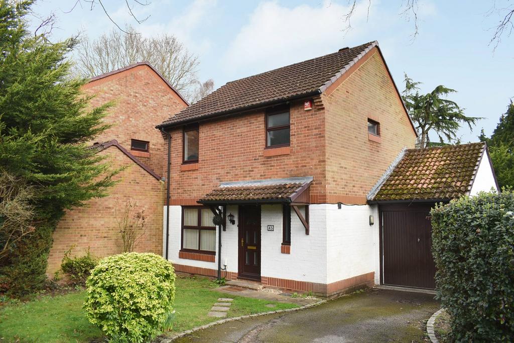Fisher Close, Hersham, WALTONONTHAMES, KT12 3 bed detached house to