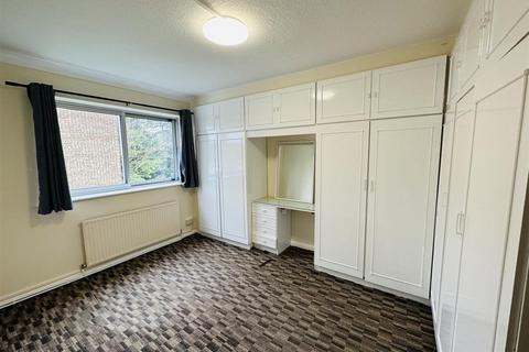 2 bedroom apartment for sale, Flat 18, Coniston Court, Stonegrove, Edgware, Greater London, HA8 7TL