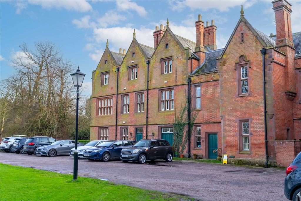 Vale Royal Drive, Whitegate, Cheshire 3 bed apartment for sale £350,000