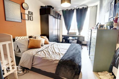 1 bedroom apartment for sale, Troubridge Square, Walthamstow