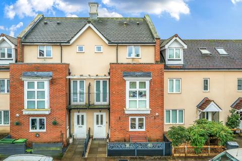 4 bedroom terraced house for sale, Rowlands Square, Petersfield, Hampshire, GU32