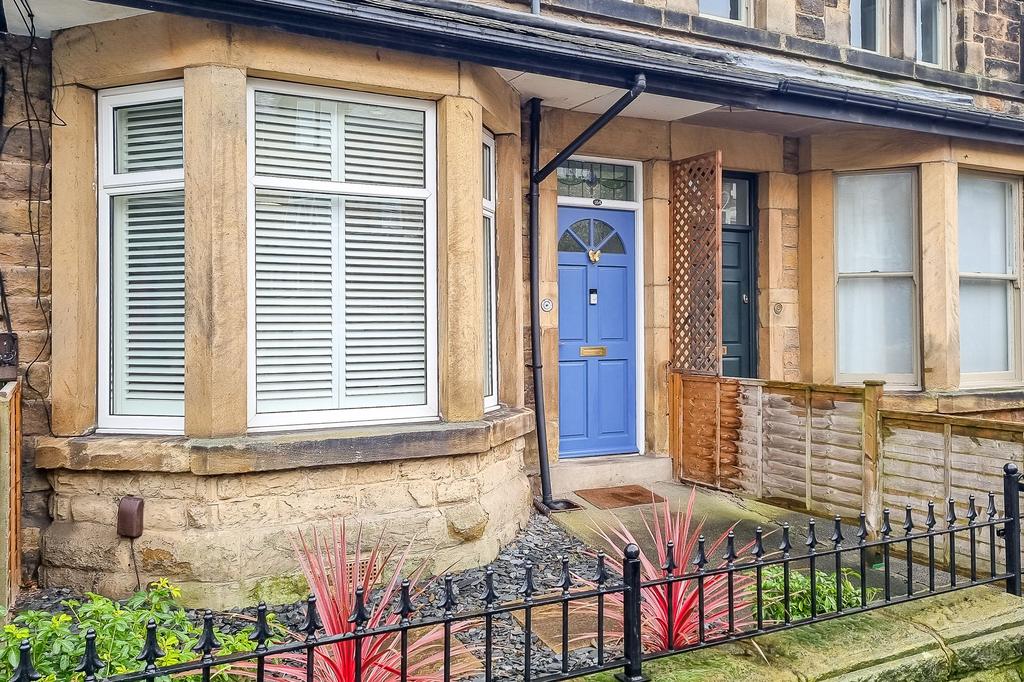Kings Road, Harrogate, HG1 4 bed terraced house for sale £410,000