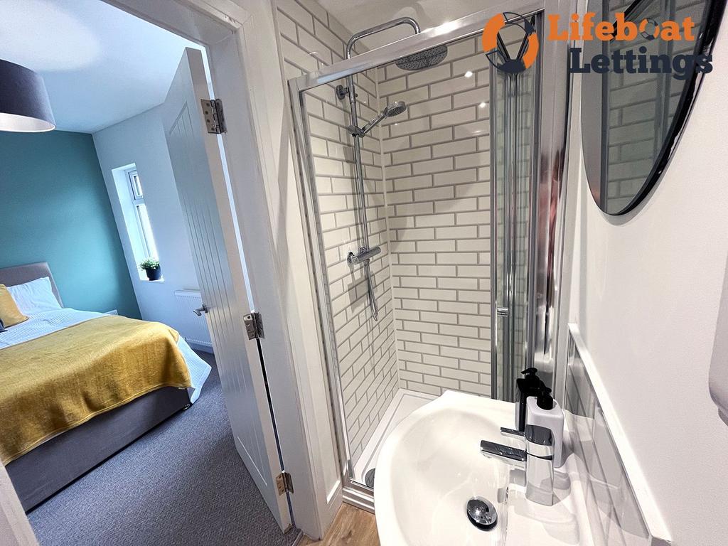 Bedroom 3 ensuite a