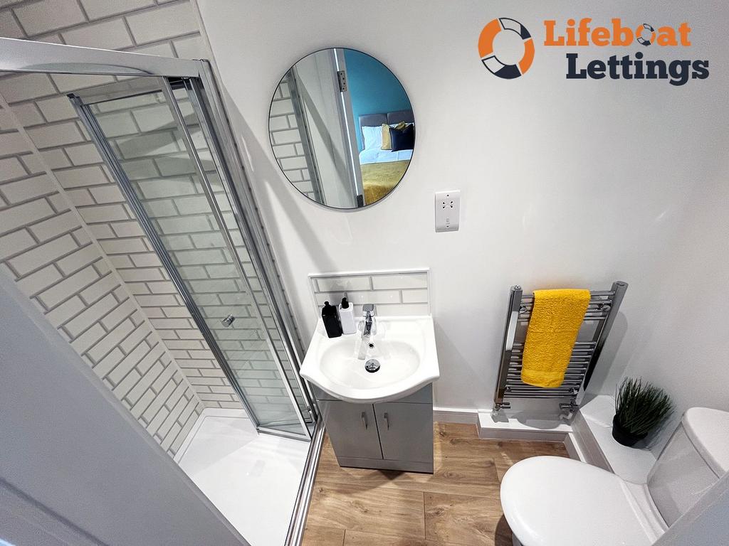 Bedroom 3 ensuite b