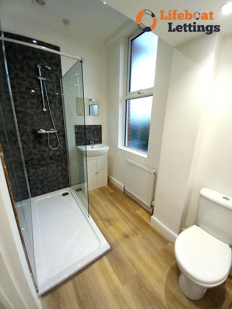 Shared Shower Room 1st floor