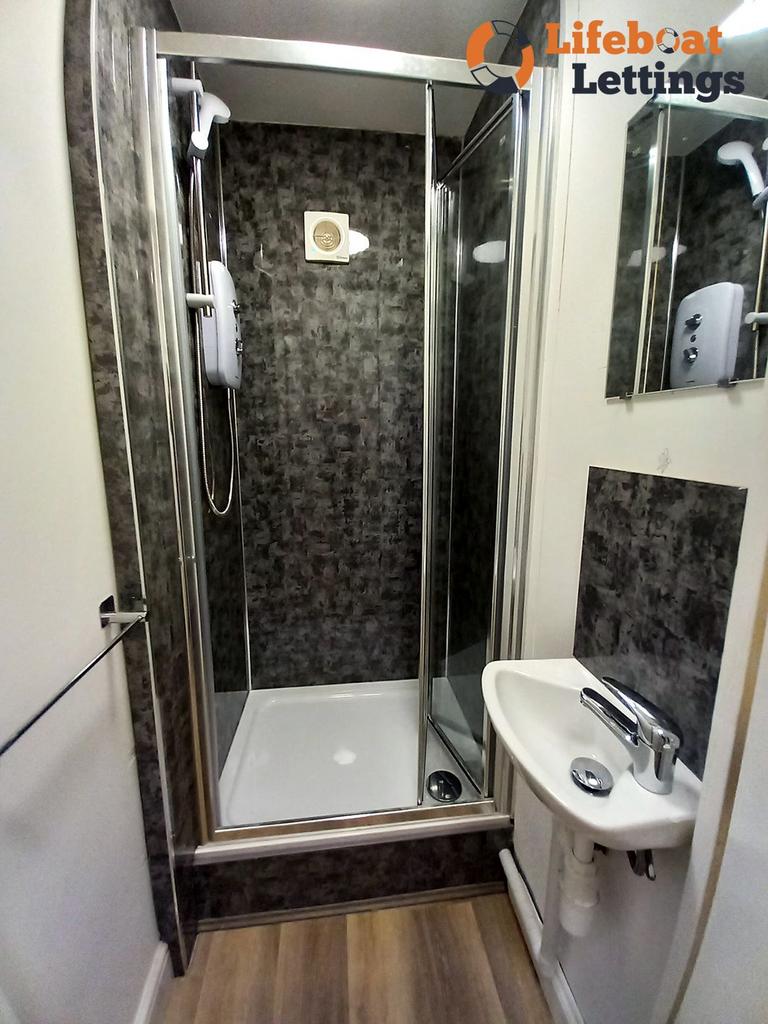 Shared Shower Room ground floo