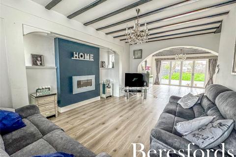 39 Squirrels Heath Road, Romford, RM3 0LH