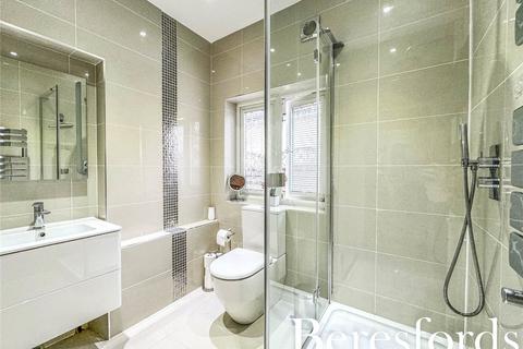 39 Squirrels Heath Road, Romford, RM3 0LH
