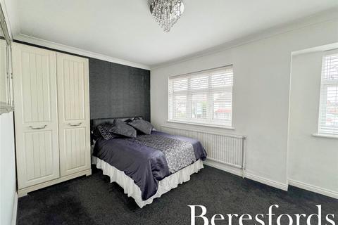 39 Squirrels Heath Road, Romford, RM3 0LH