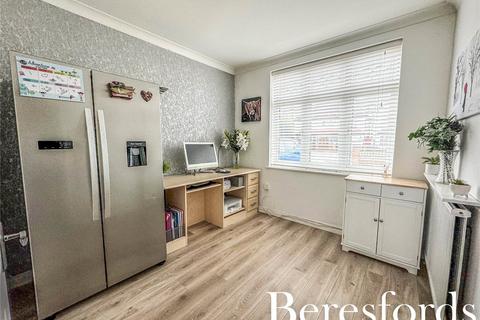 39 Squirrels Heath Road, Romford, RM3 0LH