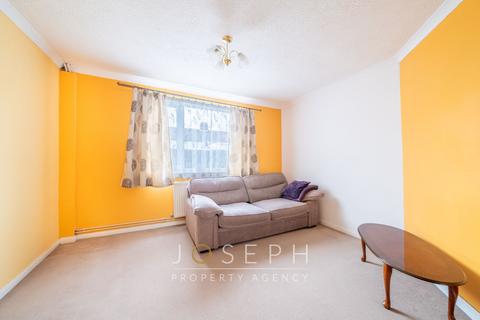3 bedroom end of terrace house for sale, Coniston Square East, Ipswich, IP3