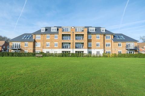 2 bedroom flat for sale, Sought after location between Reading and Wokingham,  Berkshire,  RG2