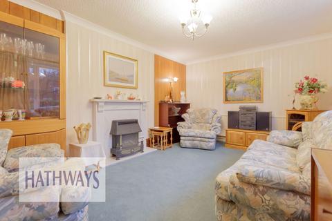 3 bedroom detached house for sale, Caernarvon Crescent, Llanyravon, NP44