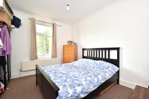 2 bedroom flat to rent, Queen Anne Avenue Bromley BR2