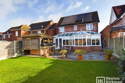 4 bedroom detached house for sale, Quilters Drive, Billericay